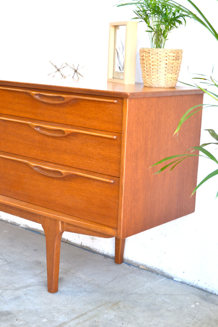 Teak row by Jentique * 168 cm