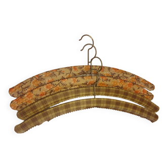 Set of 4 vintage hangers 70's wood covered with plastic fabric 2 tartan pattern scottish tiles beige camel brown vintage