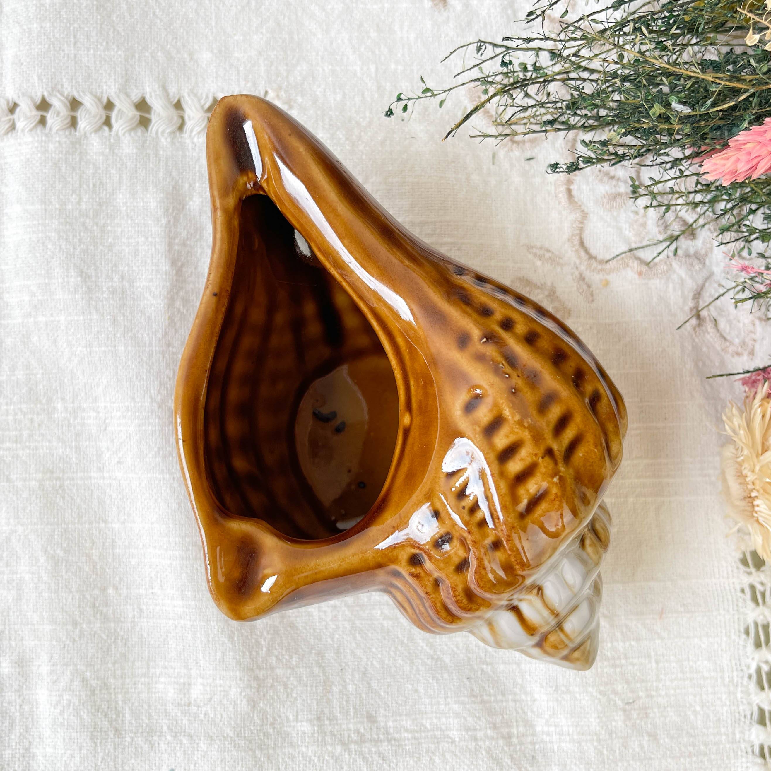 Vintage 50s shell ceramic ashtray