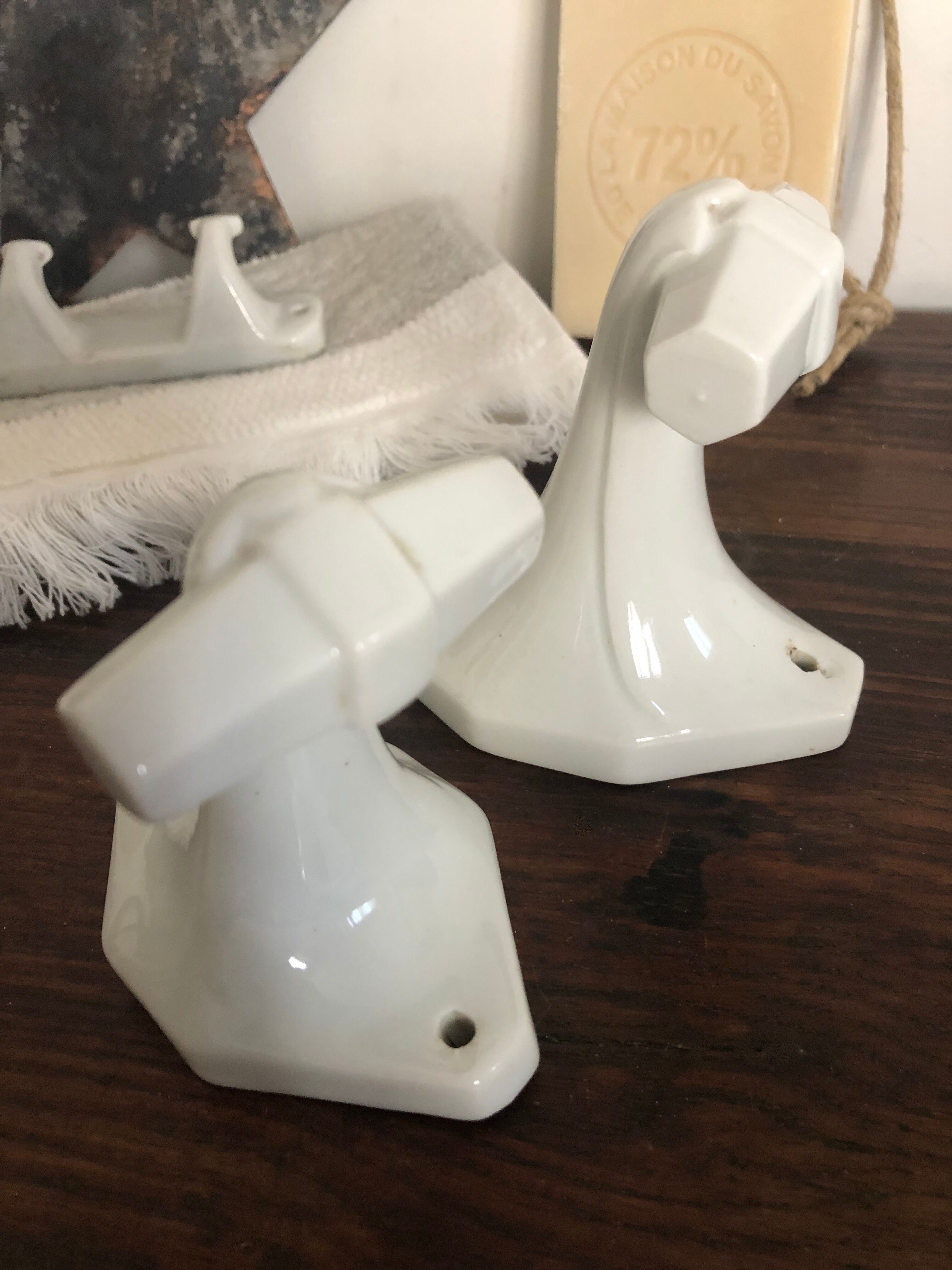 Set of 3 porcelain hooks, bathroom, art deco