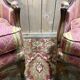 Paire de fauteuils - bergères de style Louis XV en soierie