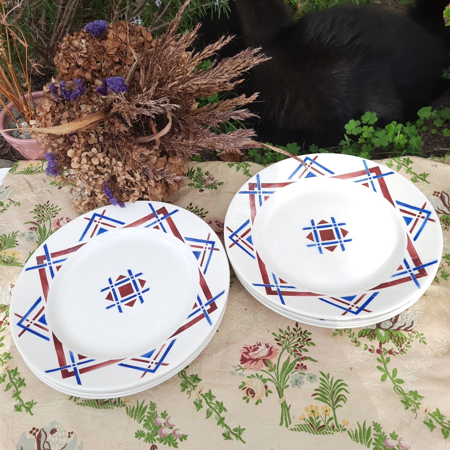 8 flat plates of Moulin des Loups