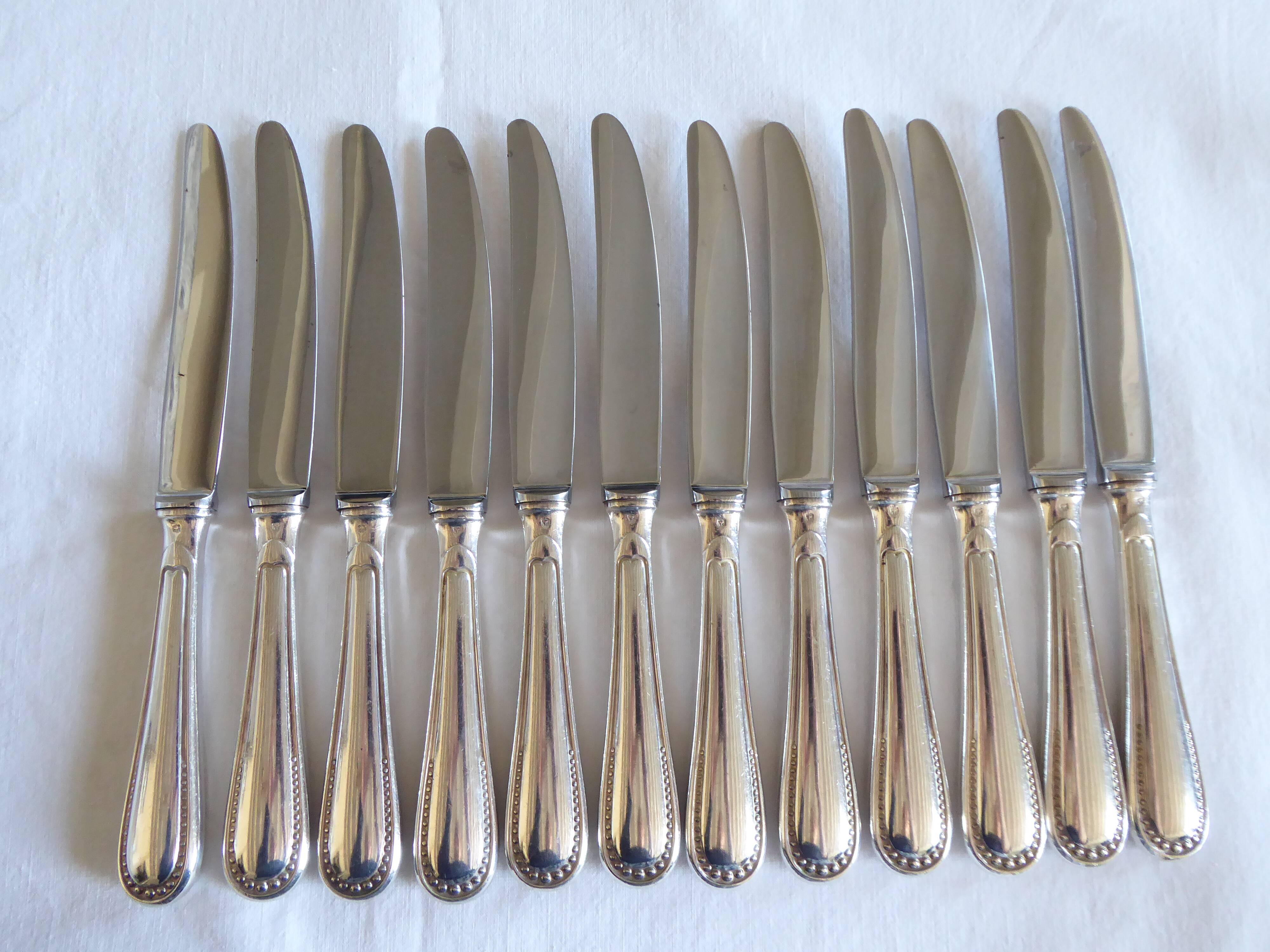12 couteaux de table métal argenté