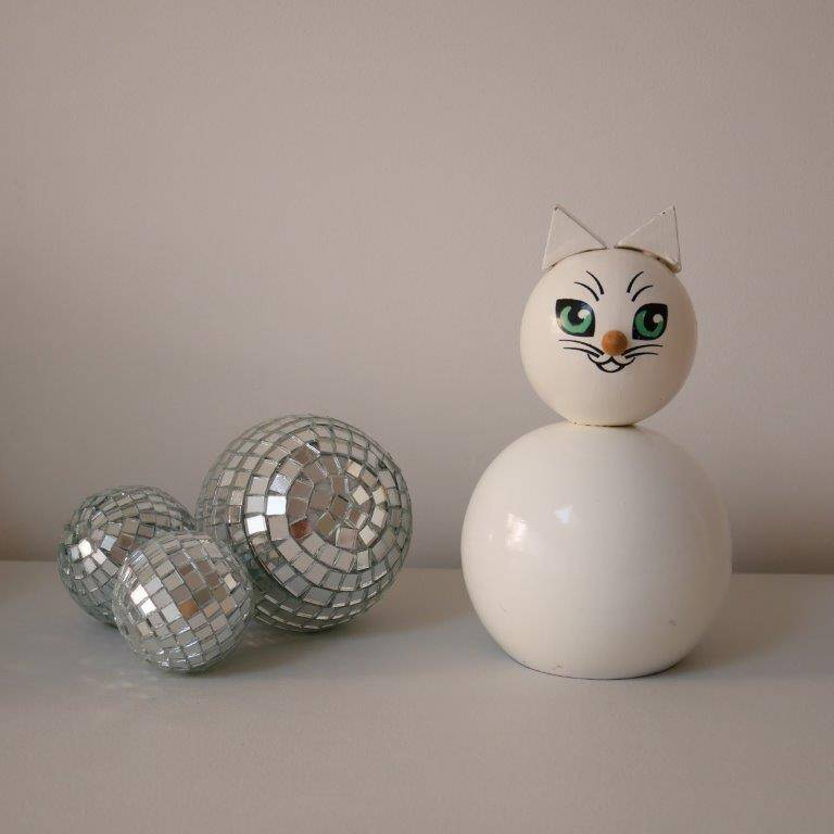Wooden piggy bank, white cat