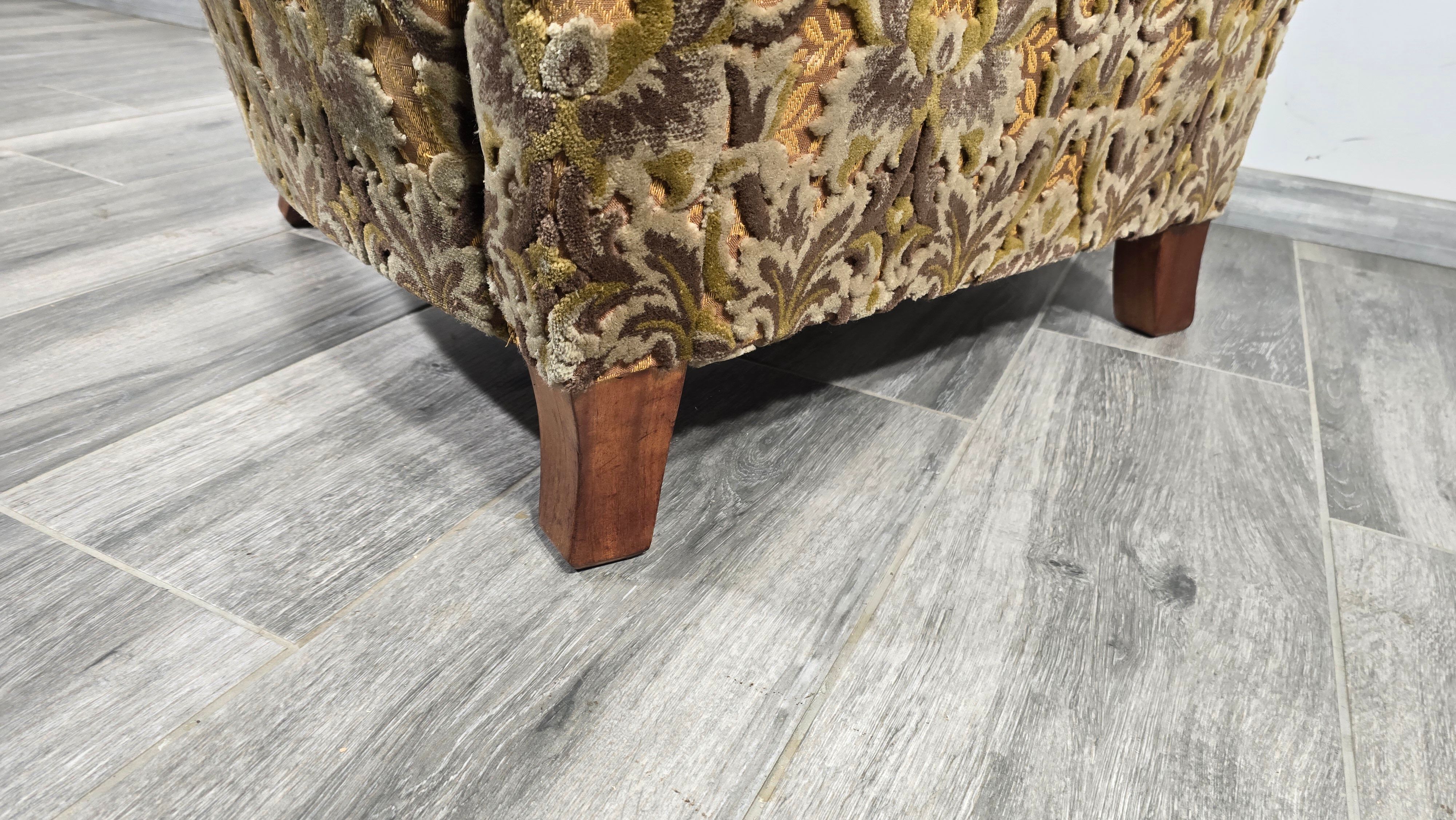 Fauteuil H-371 par Jindrich Halabala