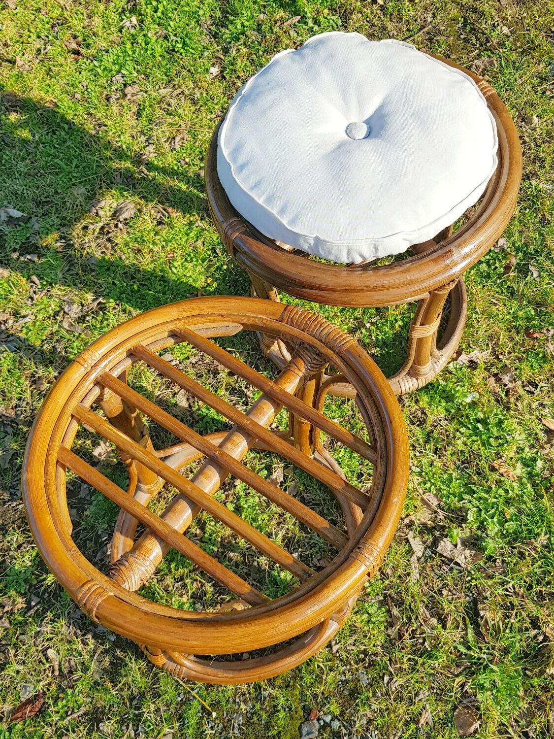 Set 2 rattan stools