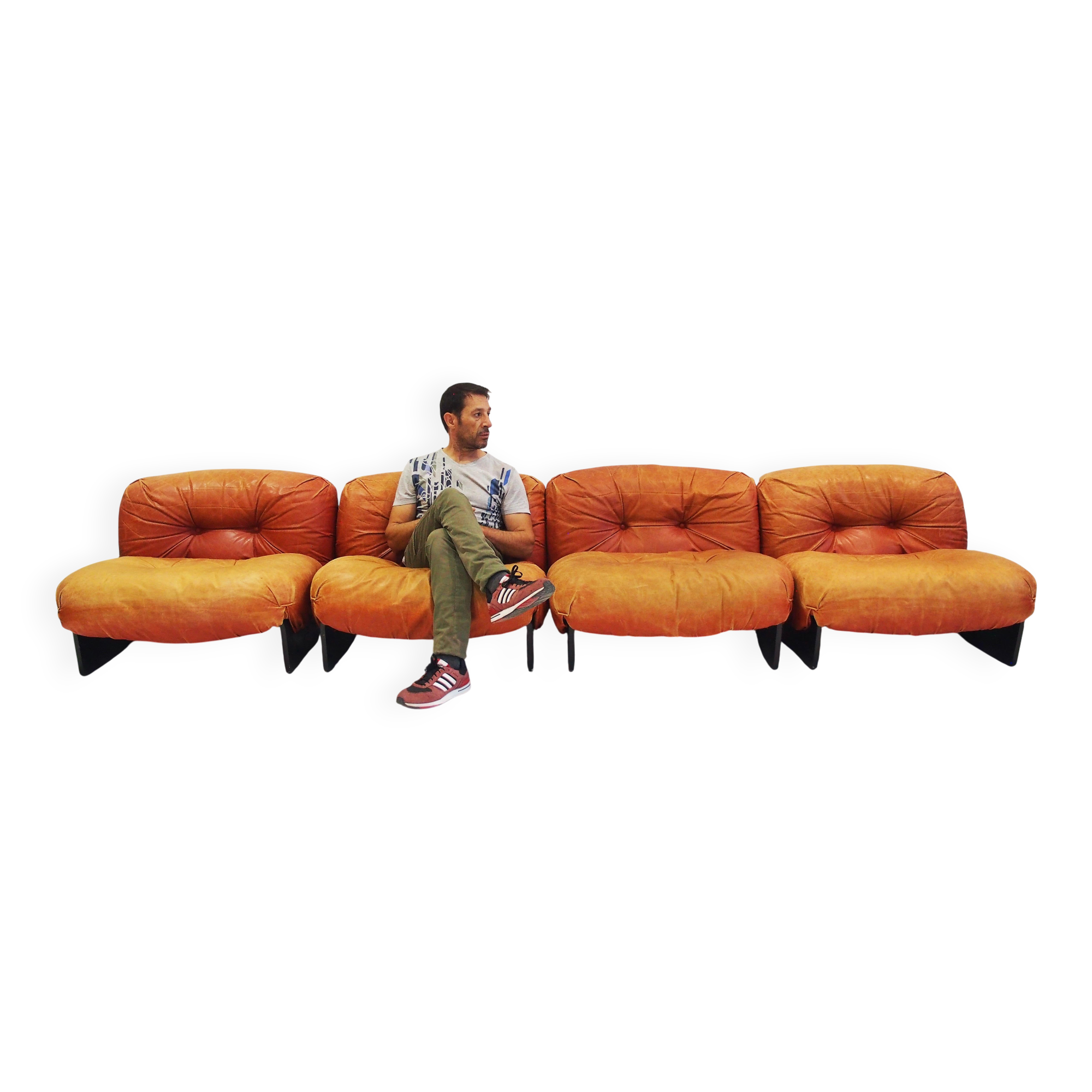 Set of four modular sun loungers by Giuseppe Munari upholstered in cognac leather.