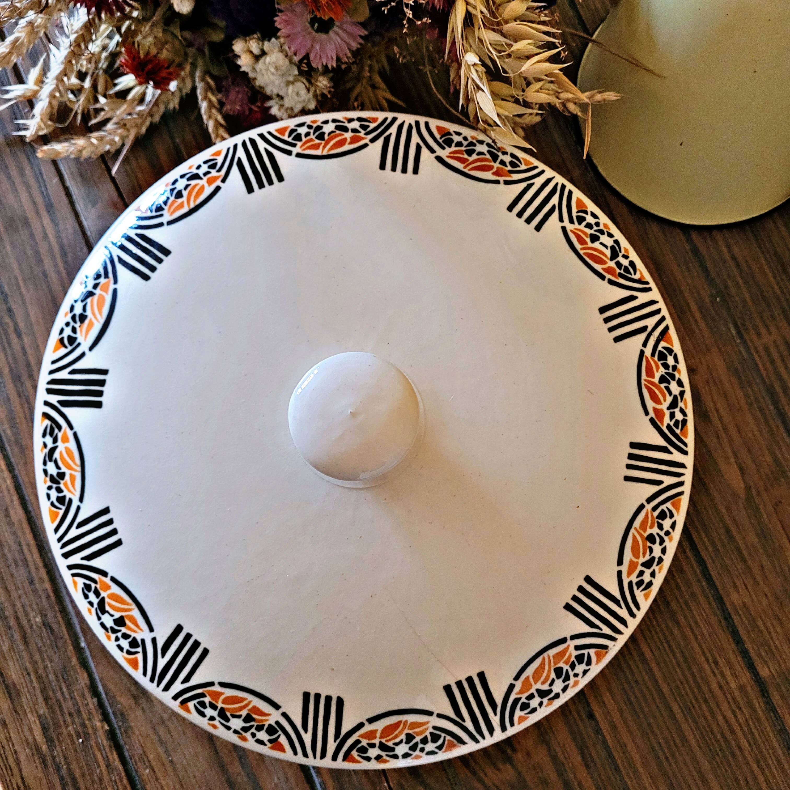 Badonviller Montmartre dish with lid