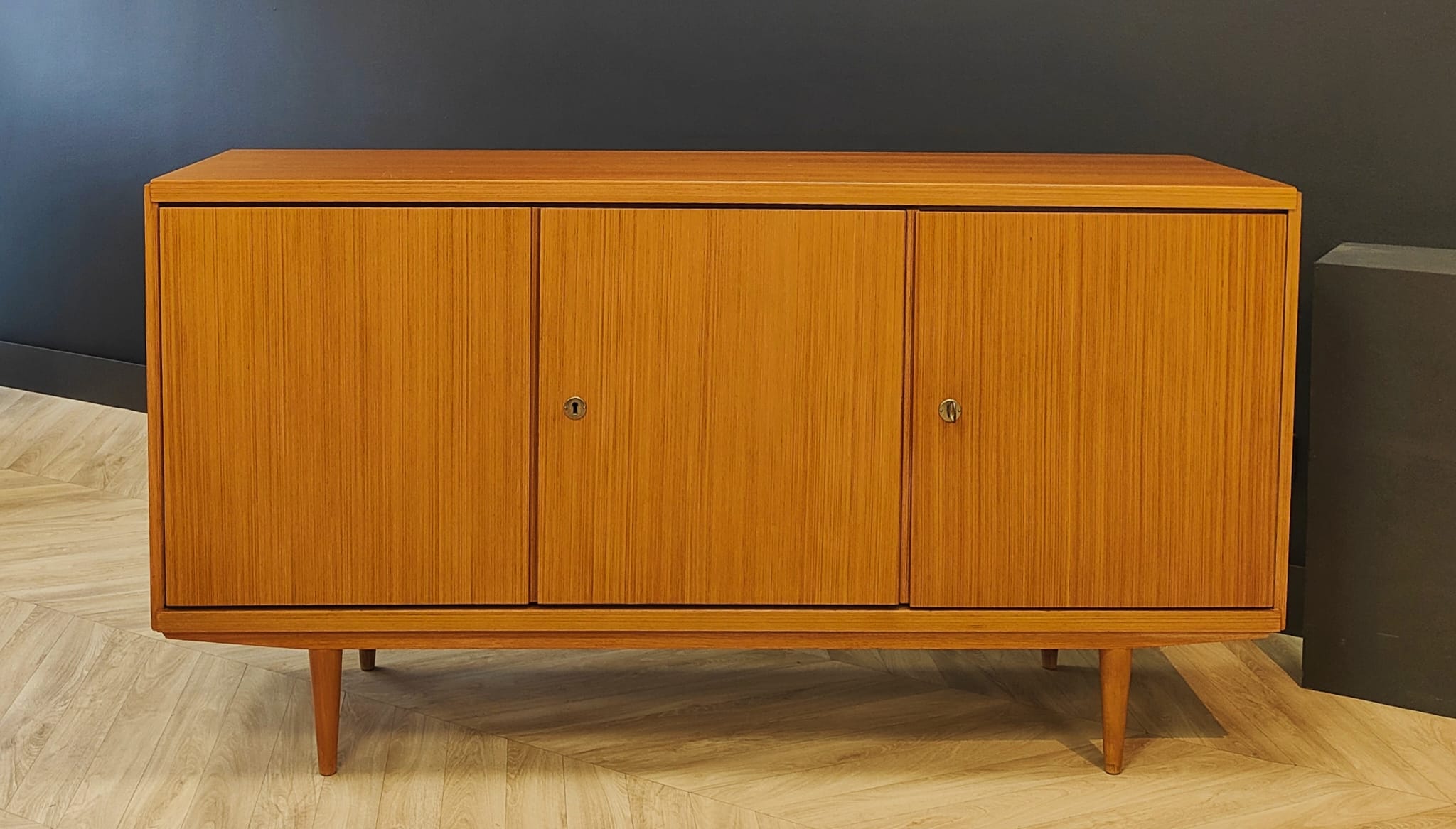 Enfilade mid century vintage