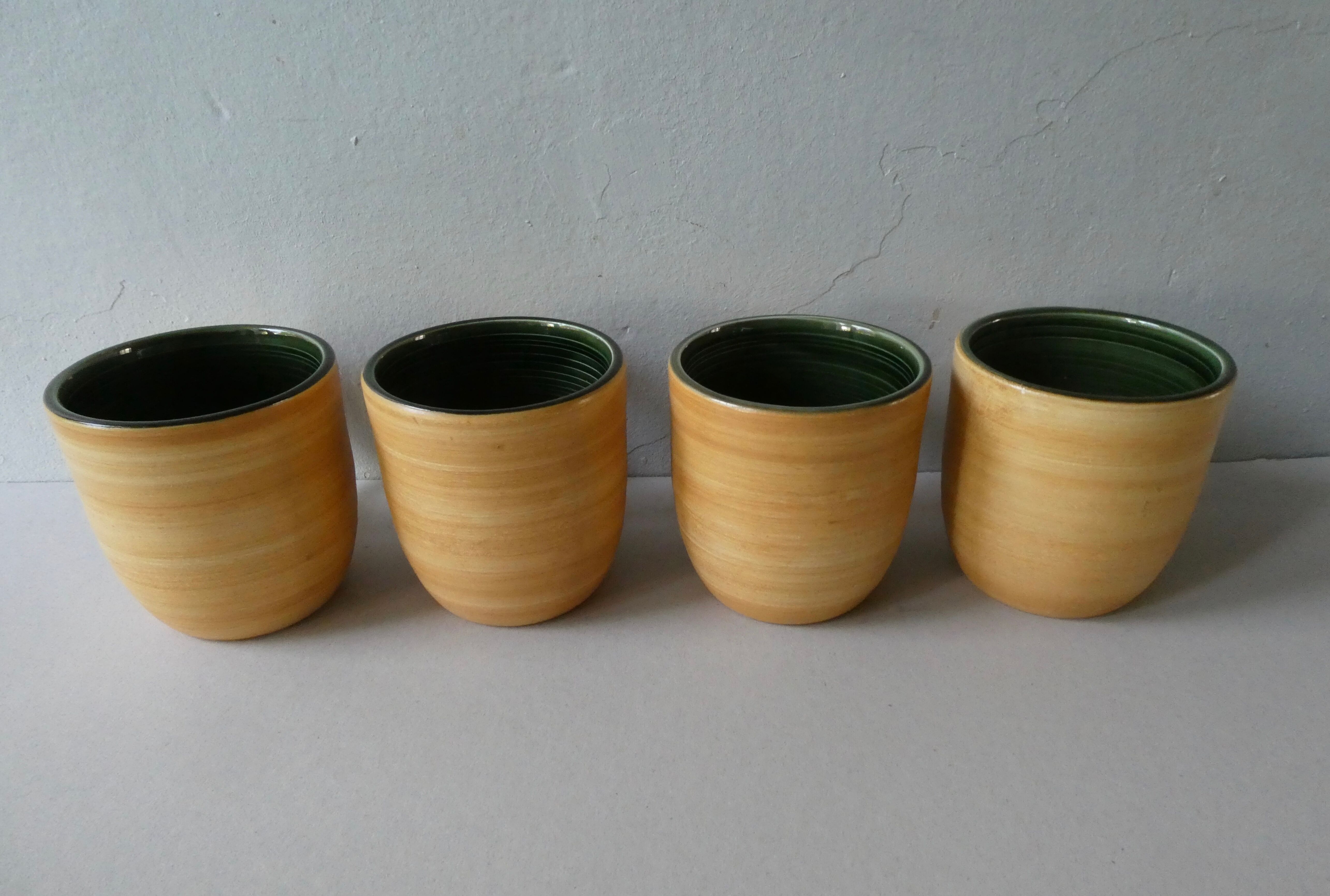 4 mugs Salins France, grès et émail vert