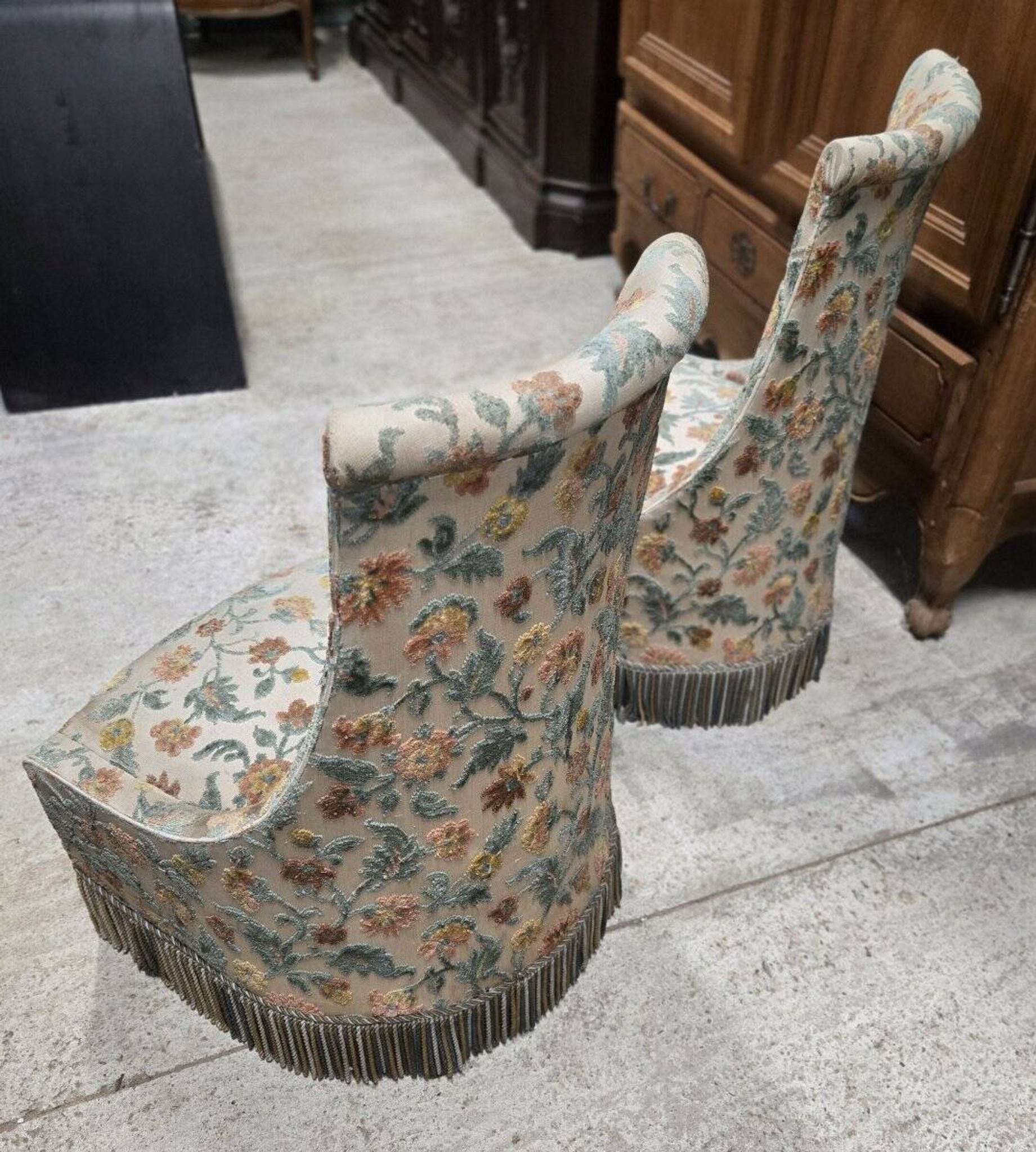 Pair of crapaud armchairs / Napoleon III – floral fabric – fringed skirt