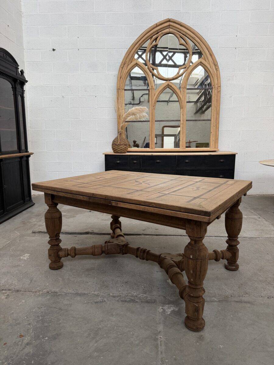 Italian table in raw oak from the 19th century.