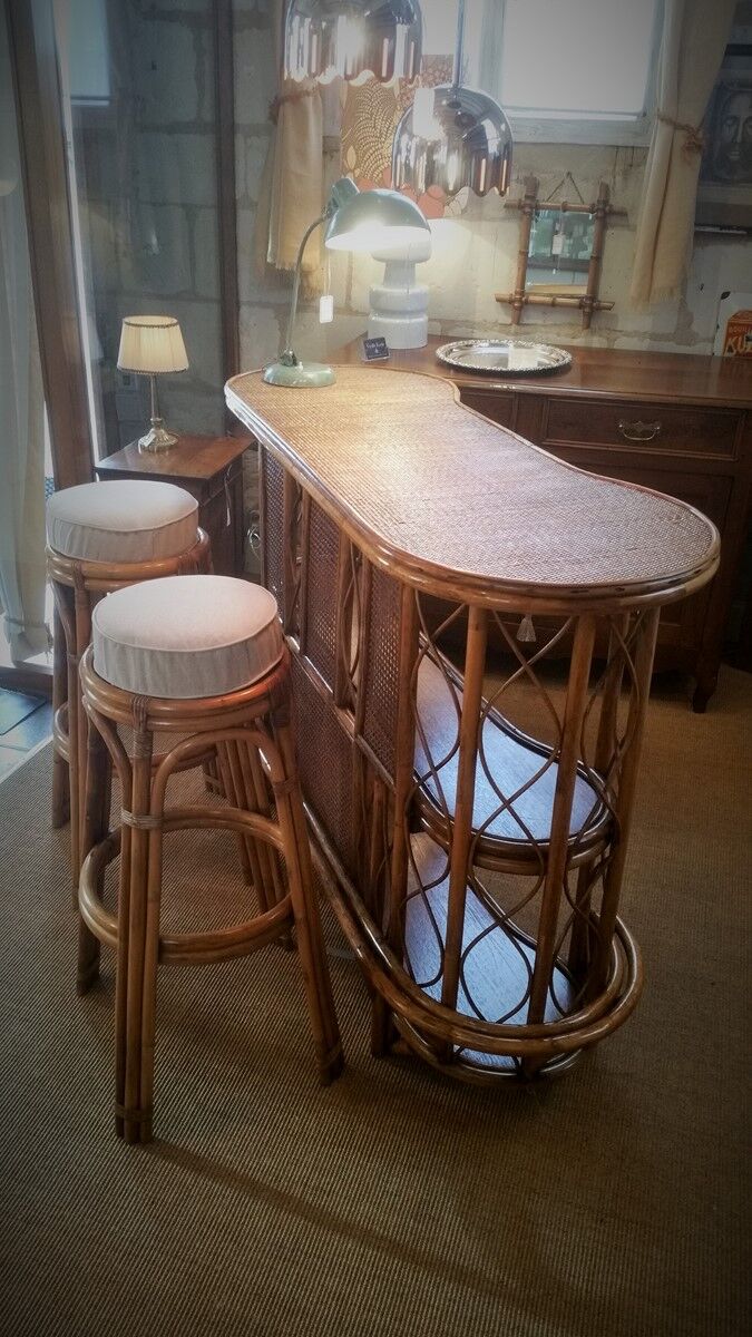 Rattan bar