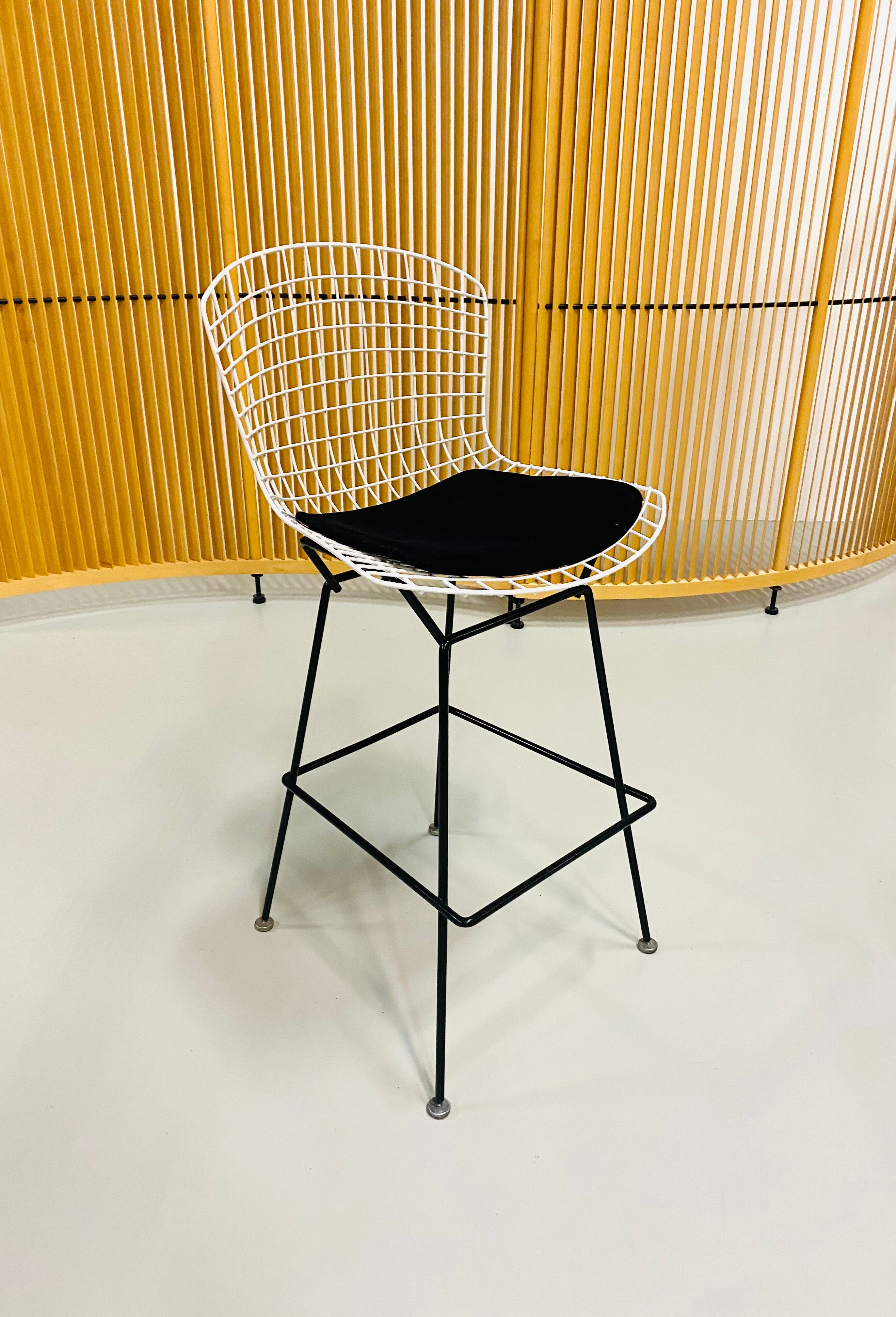 Wire barstools by Harry Bertoia for Knoll, 1960