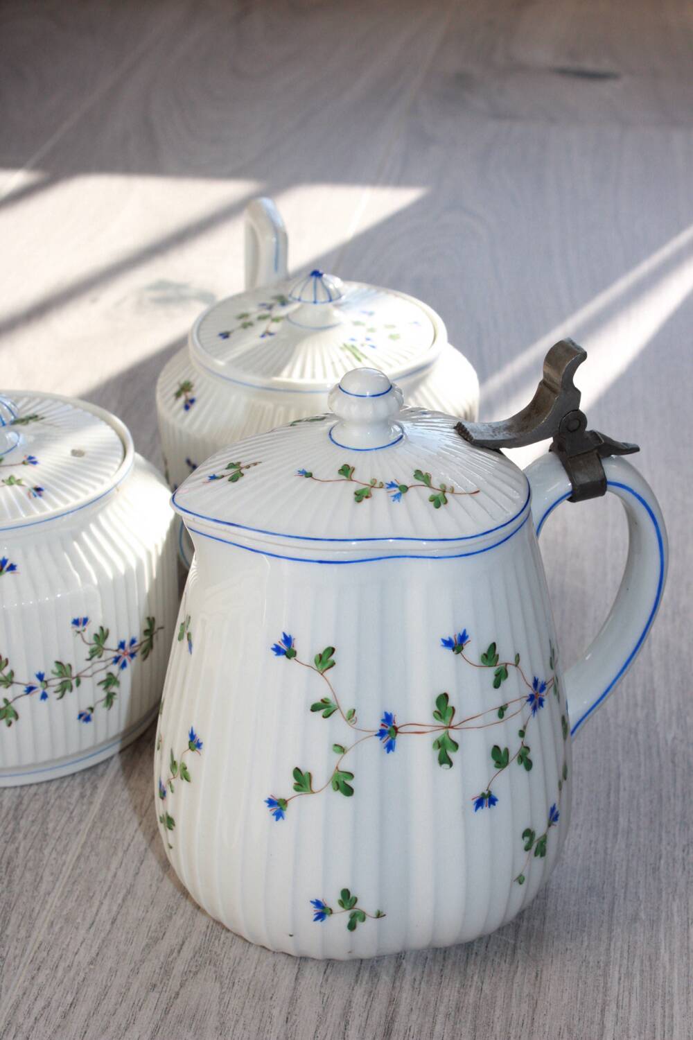 Service à thé ancien en porcelaine