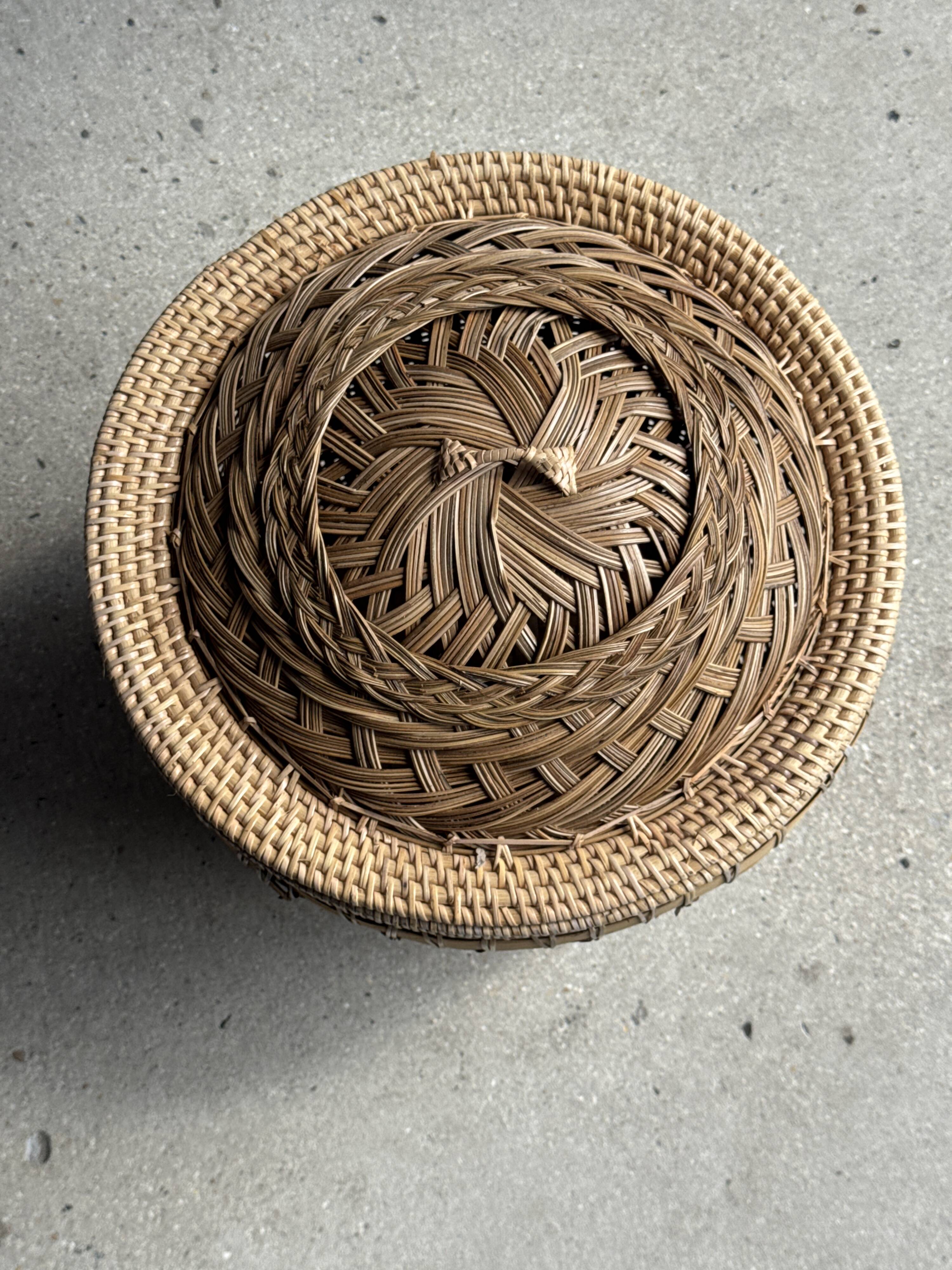 Traditional woven Indonesian basket light H40 D37