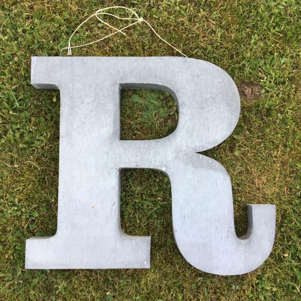 Ten letters sign in zinc material