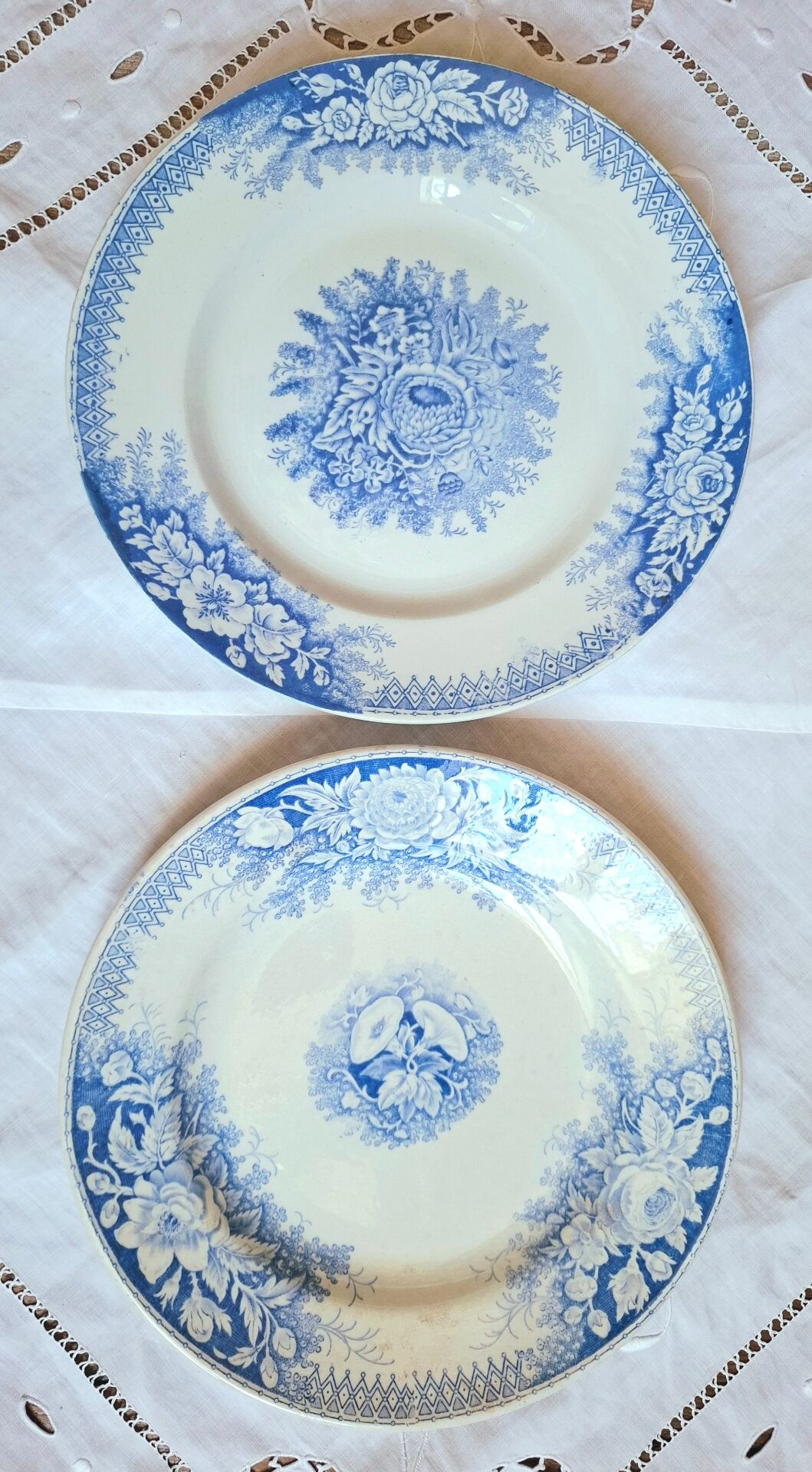 Assiettes plates anciennes en faïence terre de fer