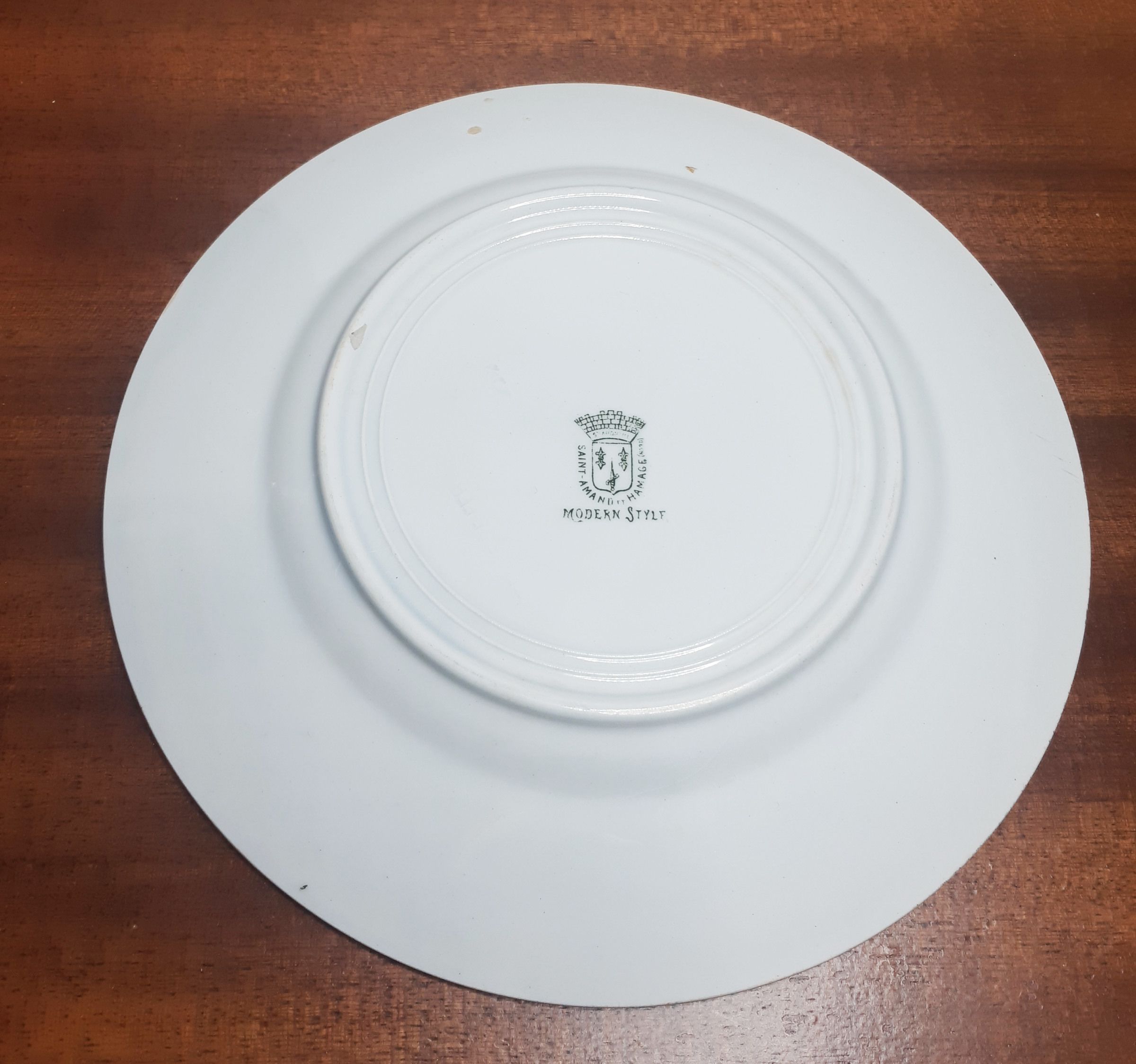 Flat plate in faience of Saint Amand and Hamage, Iron earth, Modern Style, green color