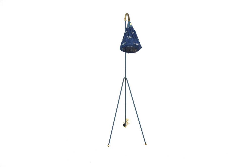 Lampadaire scandinave "tripode" en métal, Suède, 1950