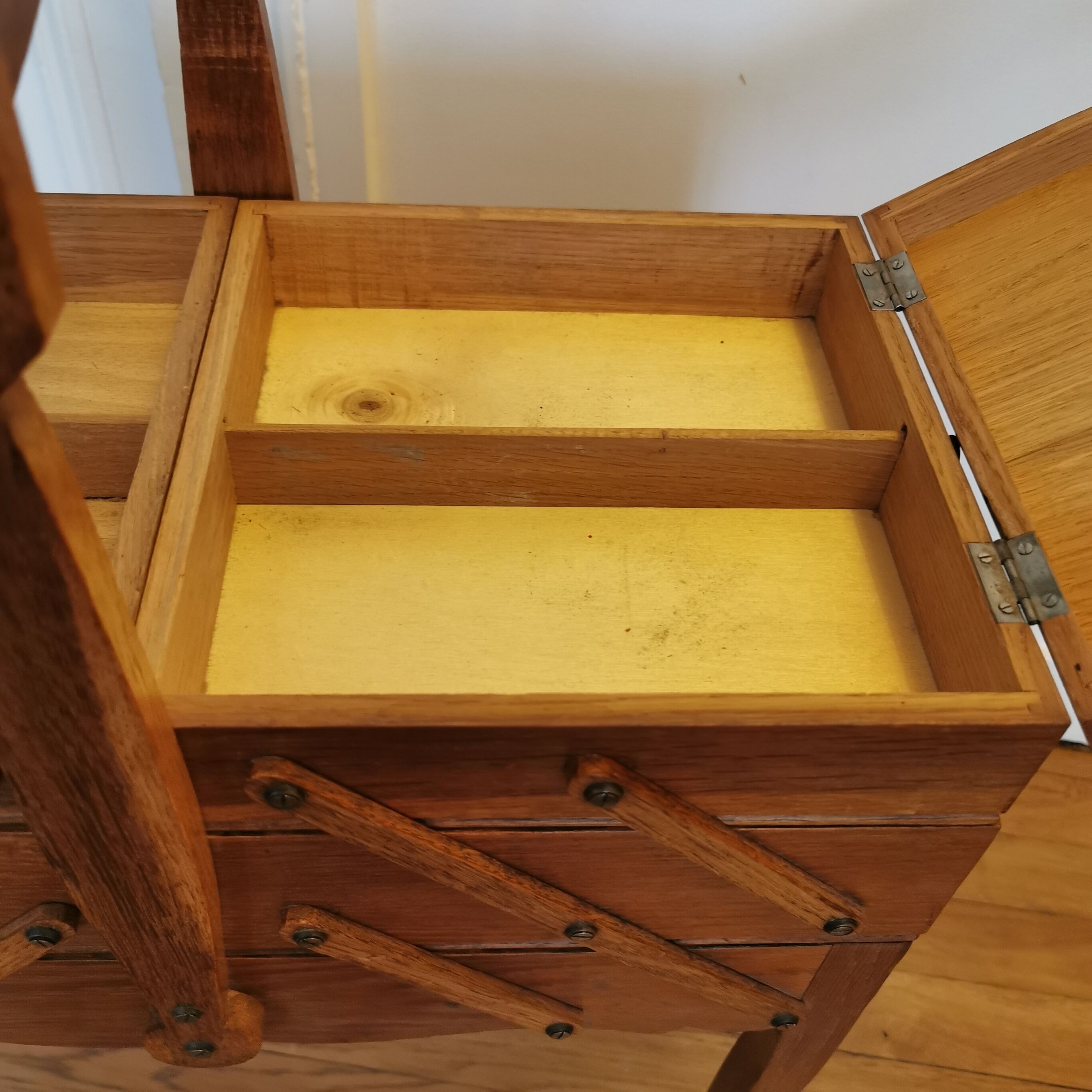 7 compartment sewing worker