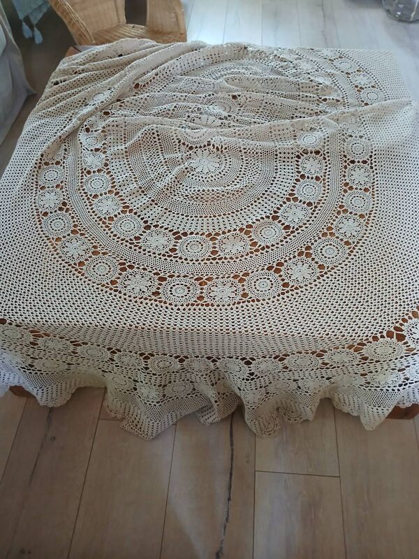 Nappe ancienne en crochet fait main