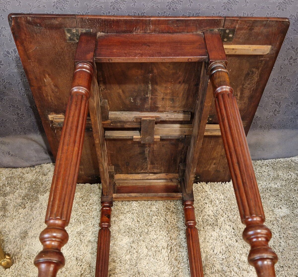 Table d'appoint en acajou