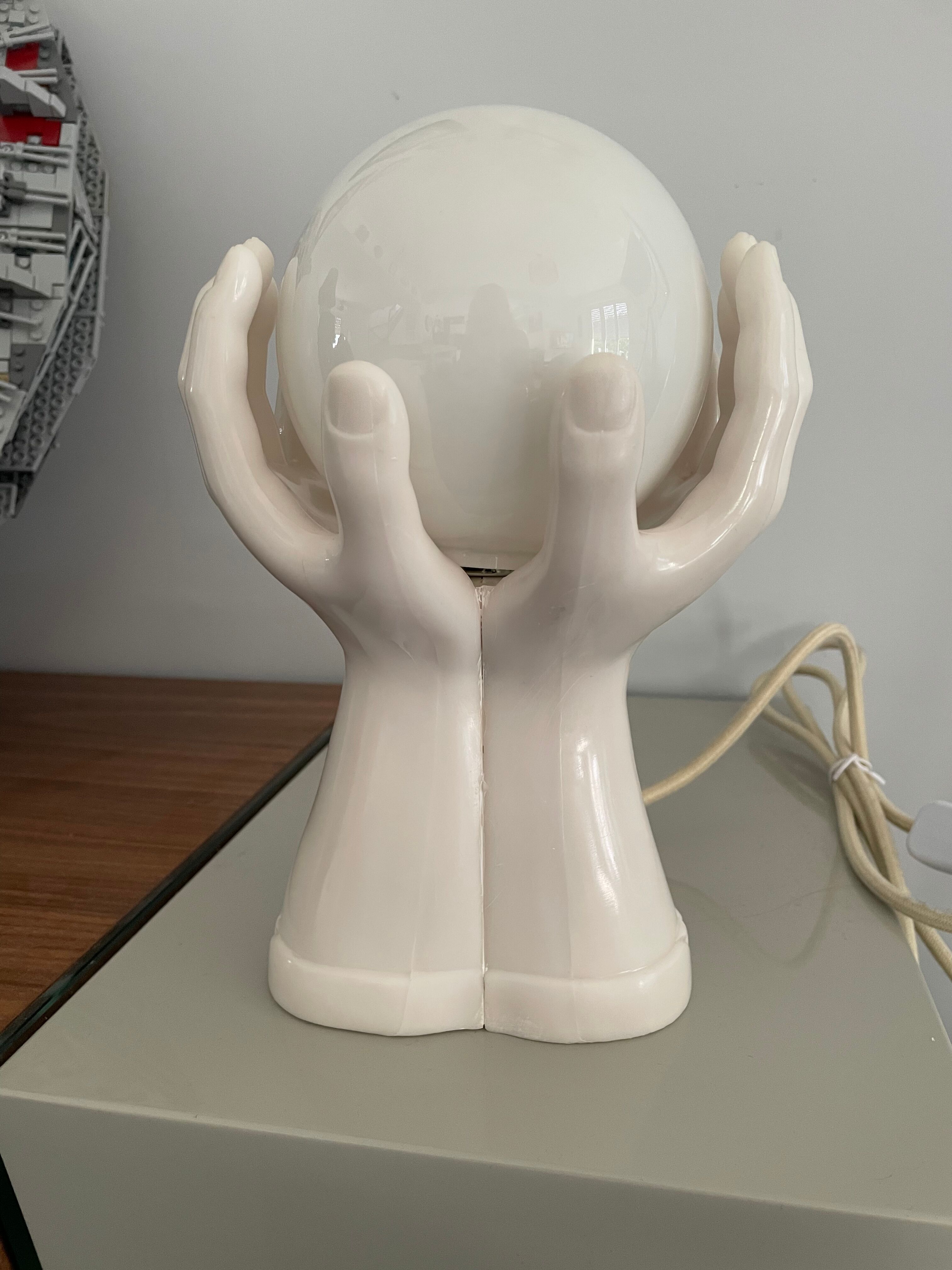 Resin hand-shaped table lamp