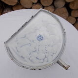 Enamelled tin fountain