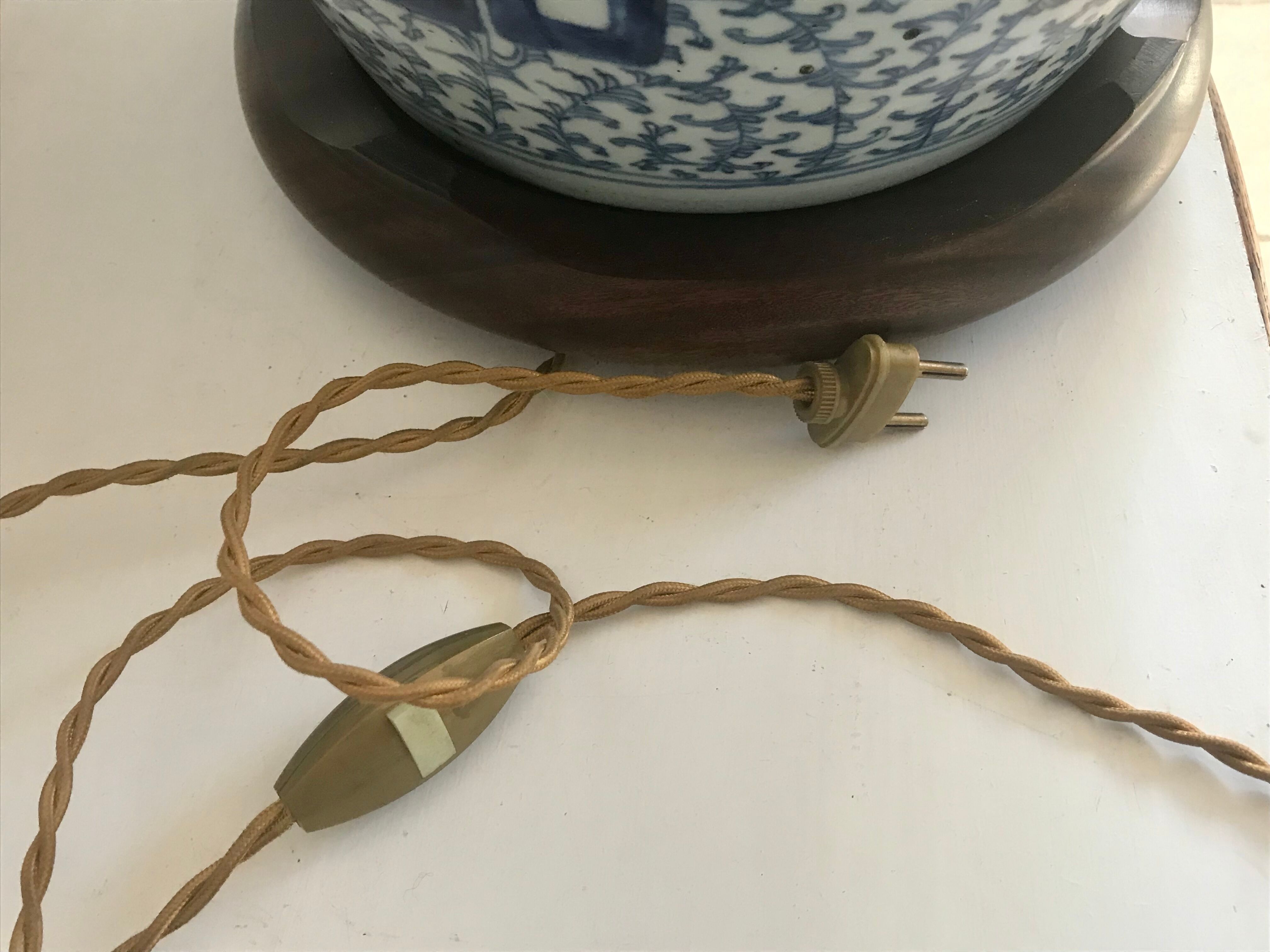 Chinese porcelain lamp