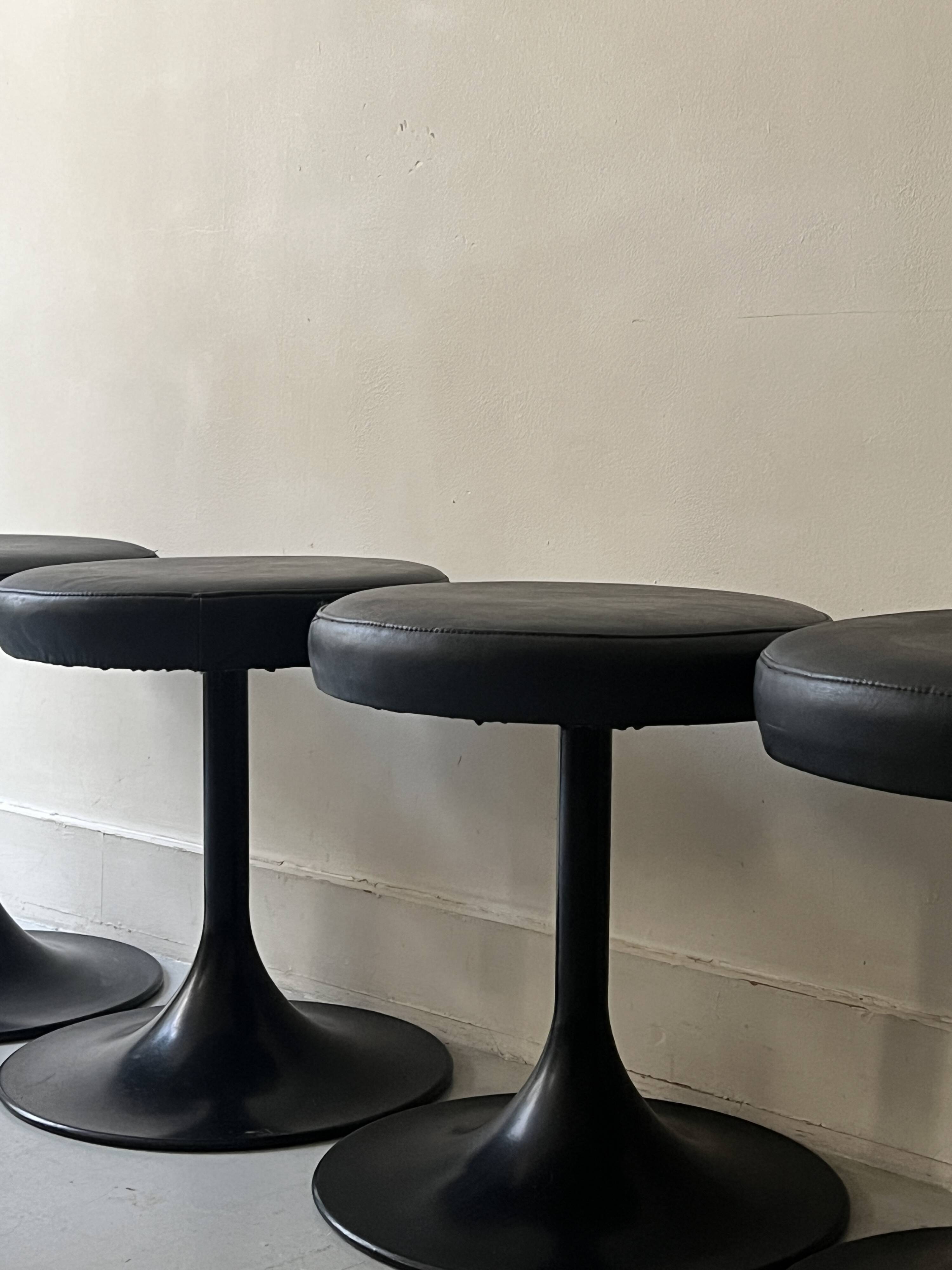 Tabouret tulipe Saarinen noir , design 1970