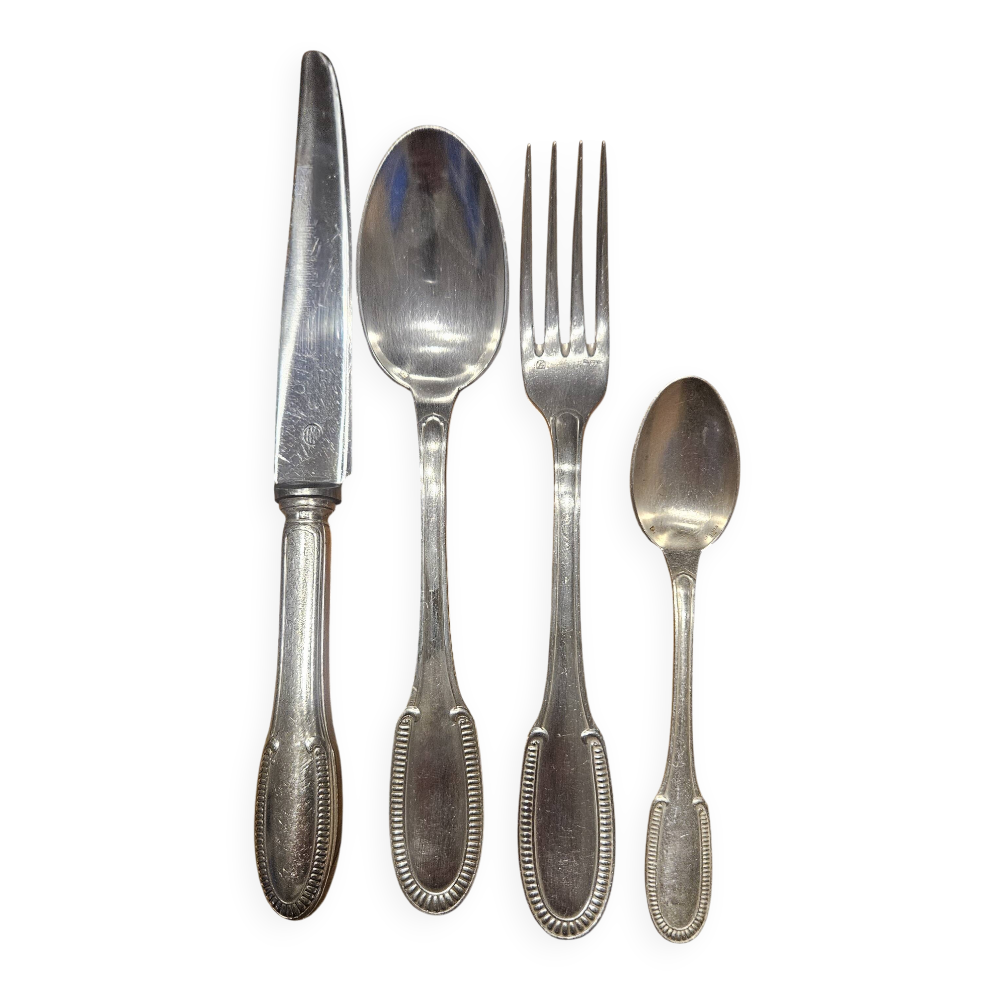 Service for 12 place settings + 6 ERCUIS GODRONS model silver-plated knives, 24.5 cm
