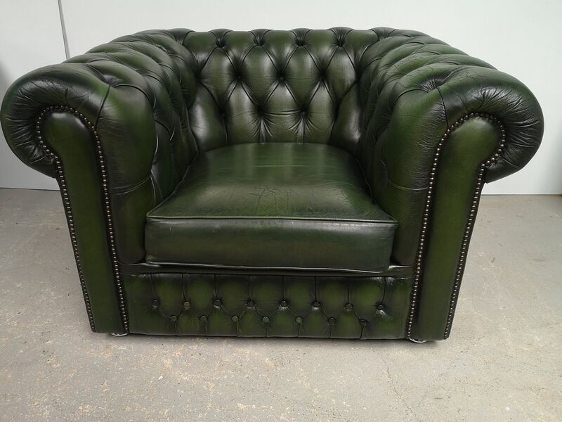 Armchair chesterfield English green leather
