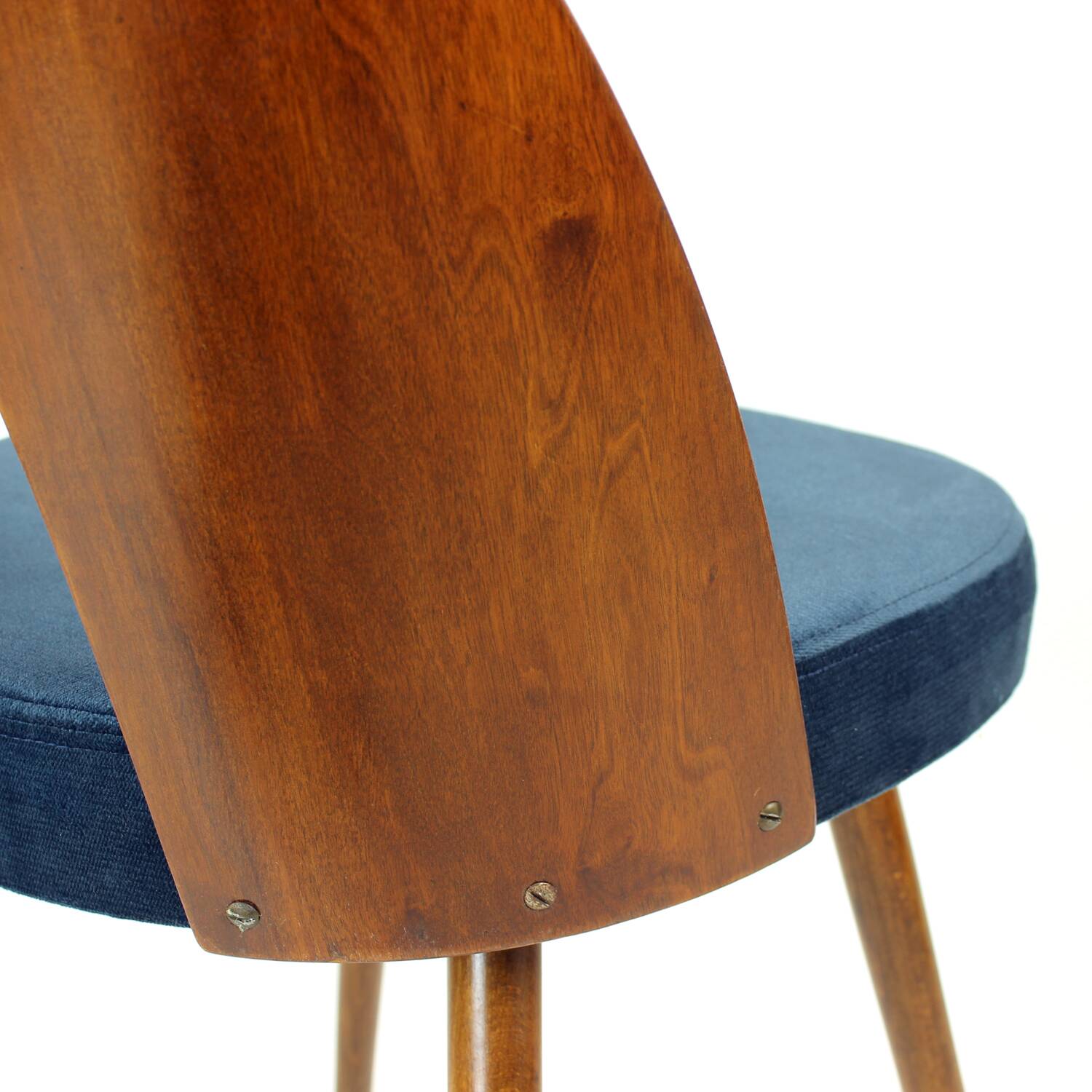 Ensemble de 6 chaises iconiques Tatra en noyer et velours par šuman, Nabytok Pravenec