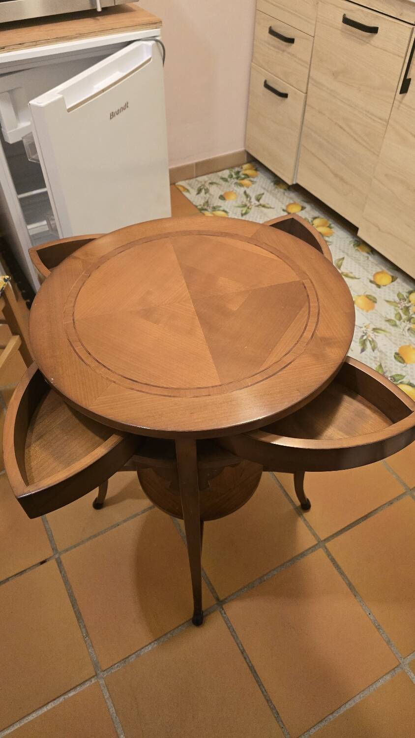 Pedestal Swivel Table with marquetry top