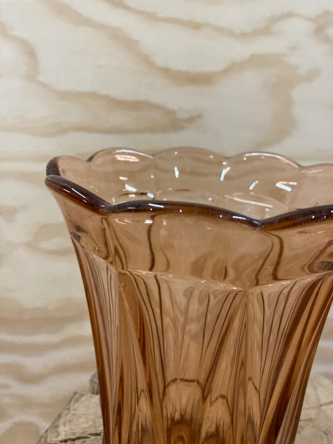 Vase tulipe rose 1950 en verre soufflé
