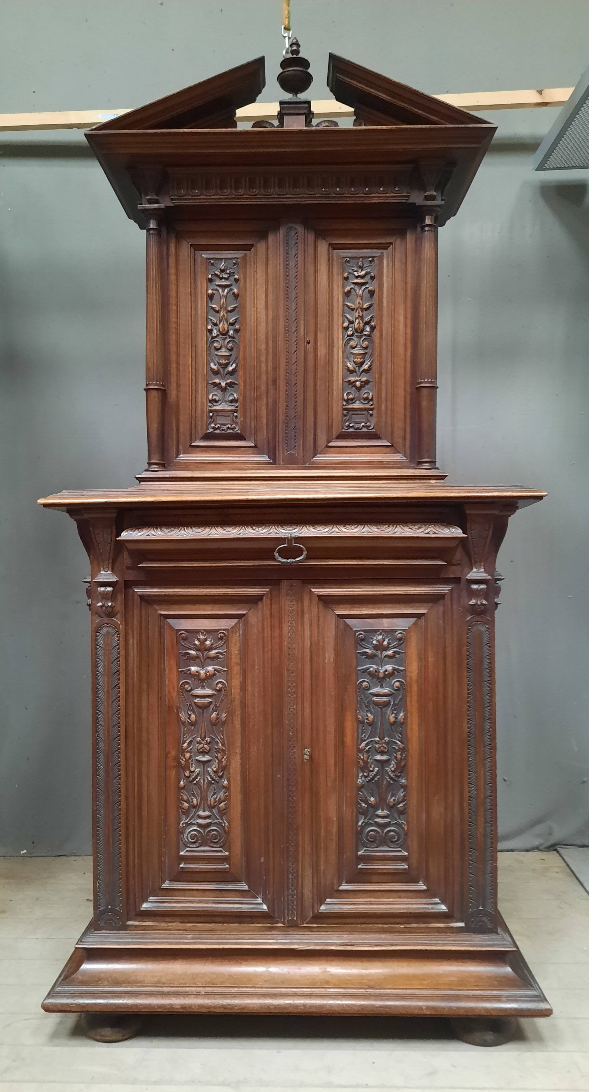 Renaissance style furniture with 4 doors