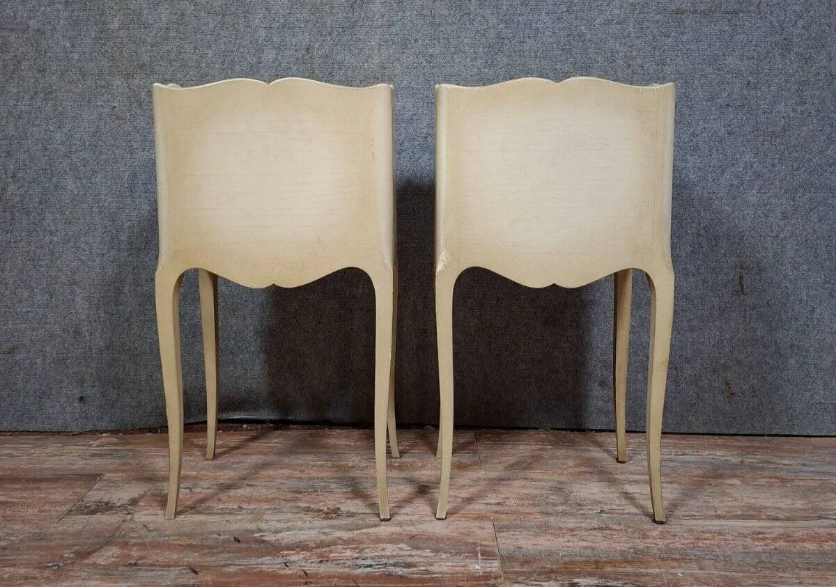 Pair of lacquered Louis XV style bedside tables – 20th century