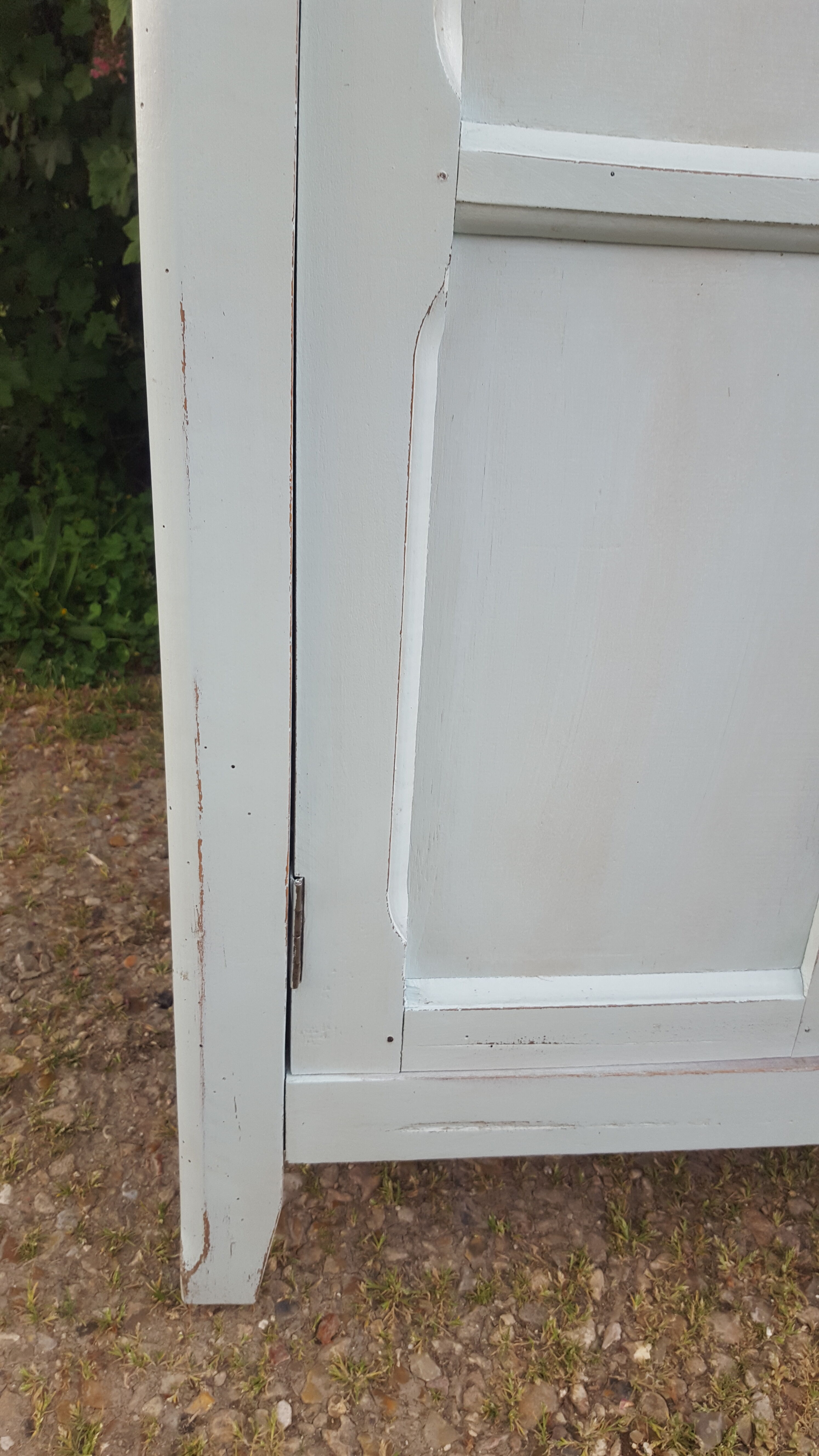 Mint-coloured parisian wardrobe