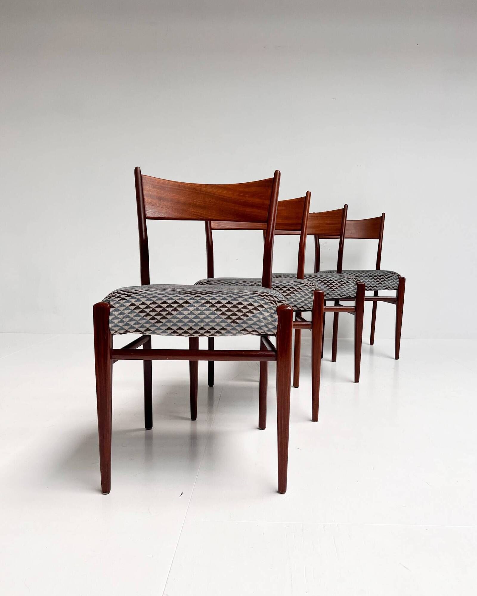 Ensemble de 4 chaises SA10 par Cees Braakman pour Pastoe, années 1960.