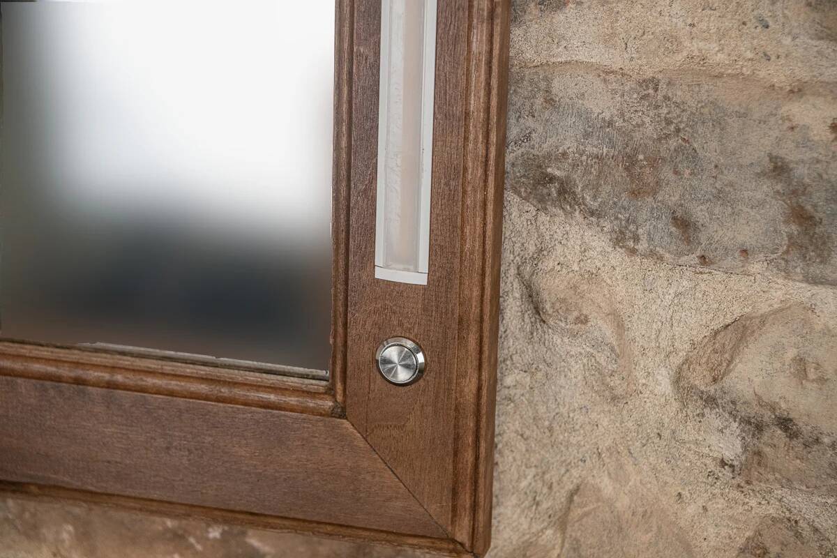 Meuble vasque Louis-Philippe en noyer & miroir LED assorti