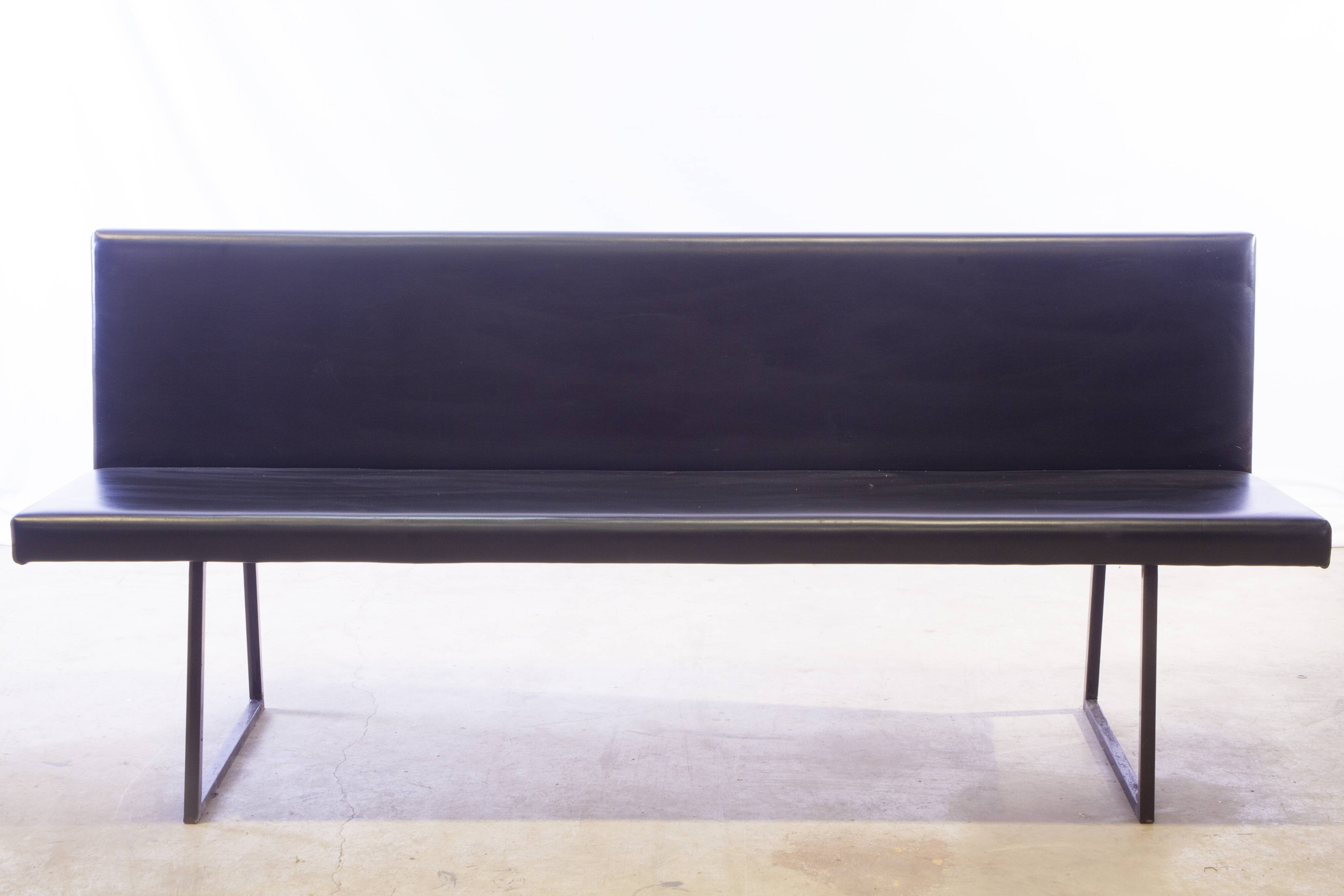 Black bench 1970 skai
