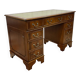 Bureau anglais à caissons des années 1950 en acajou et dessus cuir