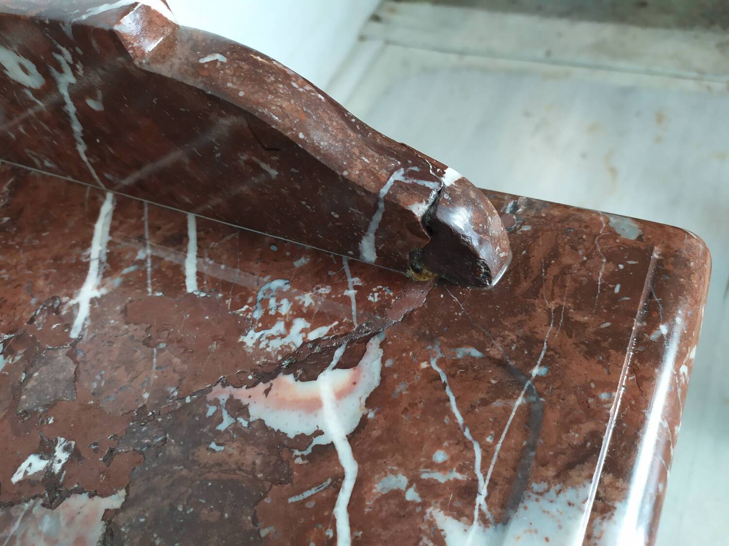 Burgundy marble dressing table