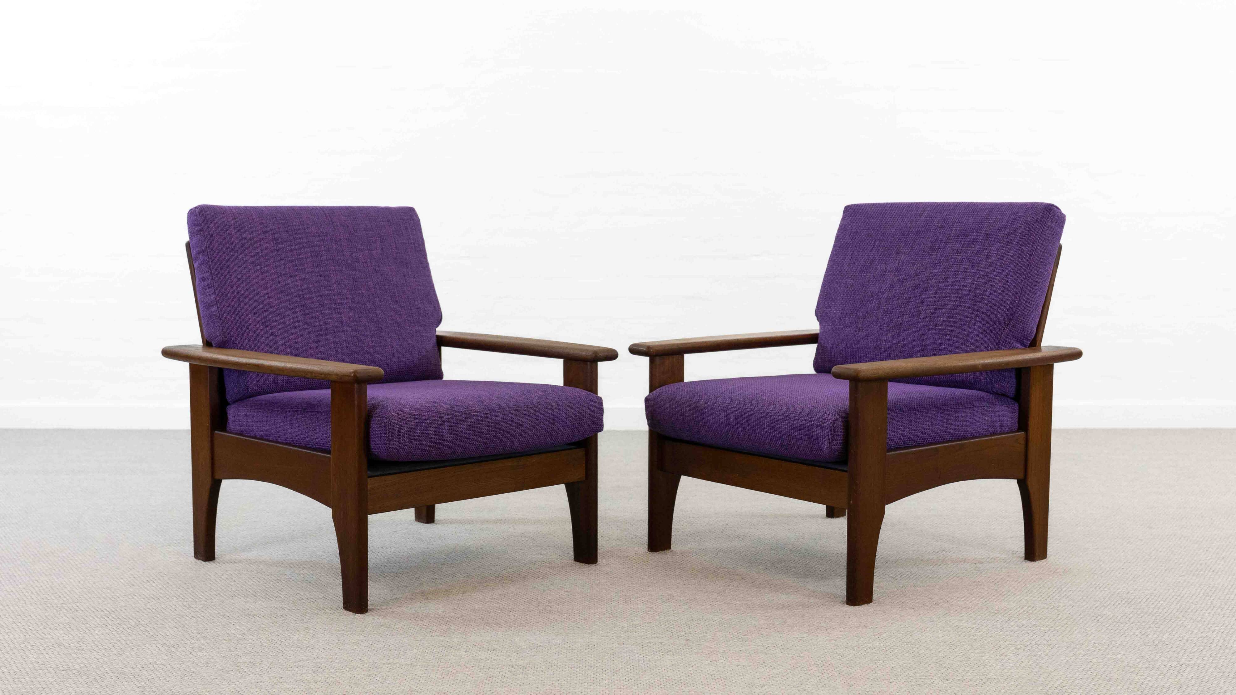Set of 2 scandinavian easy chairs in teak with purple upholstery