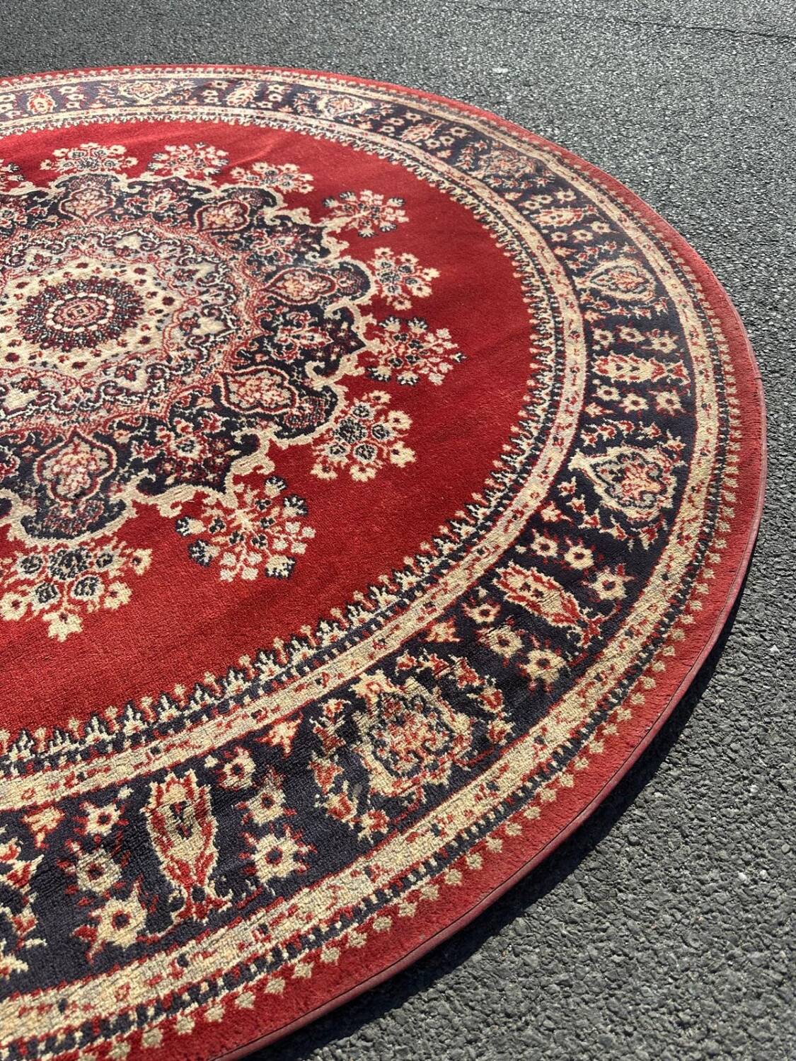 Round oriental rug