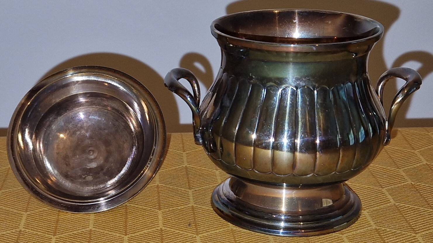 Art Deco tea and coffee service in silver-plated metal and Bakelite from the 1930s/40s.