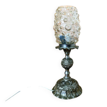Table en laiton orné et en verre bulle inspirée du baroque
