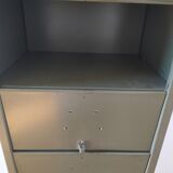 Armoire métallique à clapet