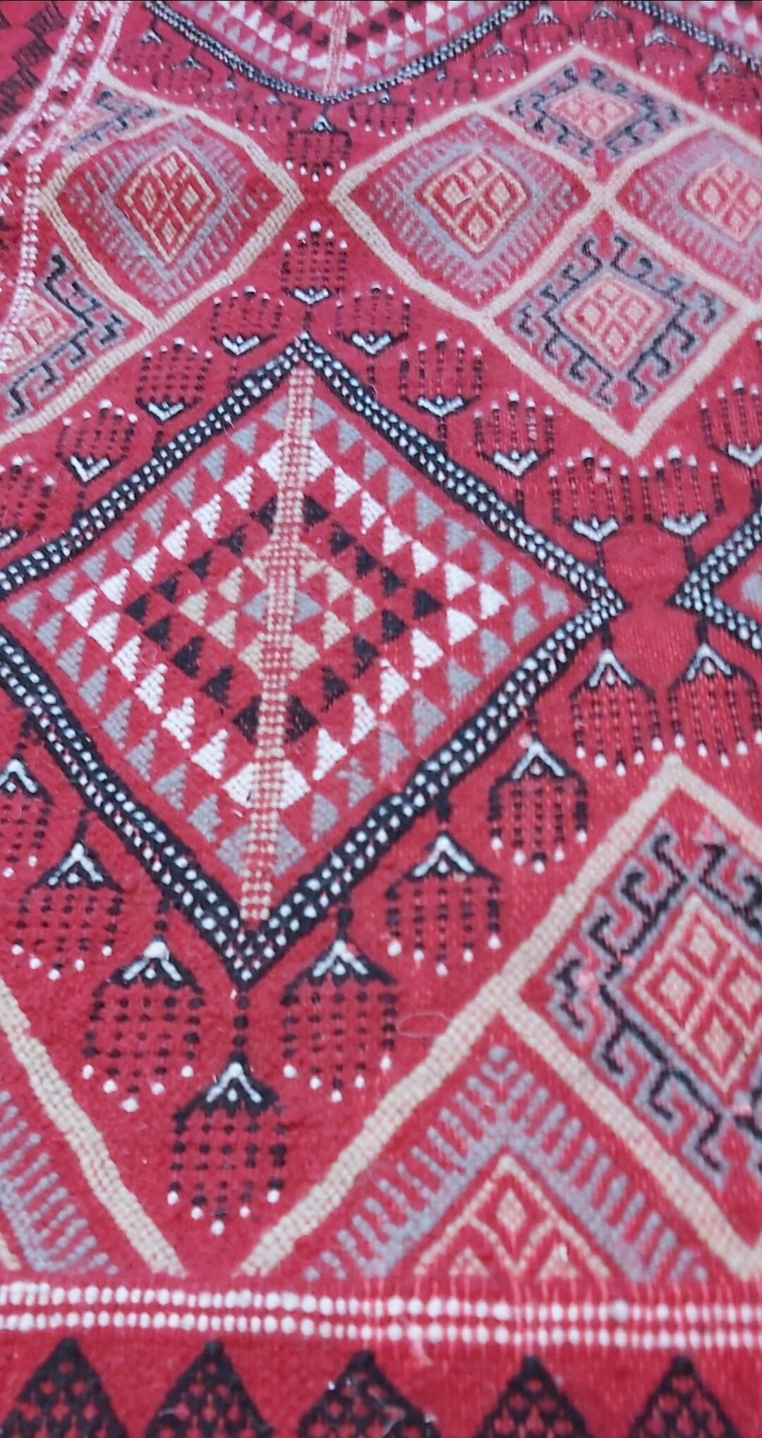 Handmade red Berber kilim rug in pure wool 170x124cm